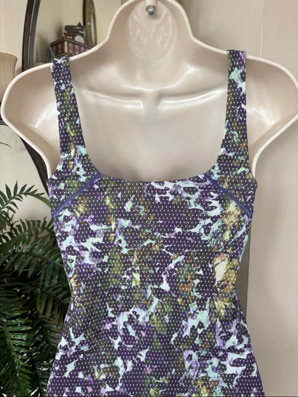 Lululemon Amala Tank Top Floral Sleeveless Scoop Neck Built-In Bra Purple Green